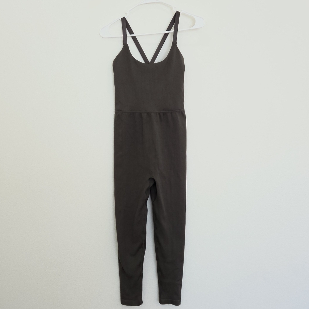 Fabletics Grey Ribbed Stretchy Cross-Back Womens Jumpsuit/ Onepiece Size Medium